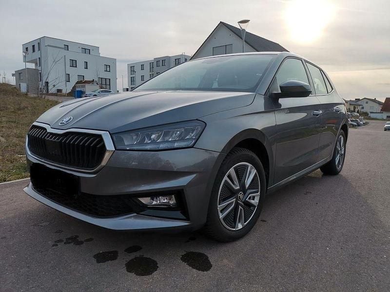 Grau Gebraucht 2024 Skoda Fabia Style Limousine | 21.000 € (Fairer Preis) - Bild 1/4