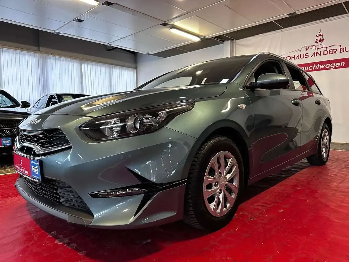 Gebraucht Kia Ceed Vision 101 PS (74 kW) 2023 Grau Kleinwagen