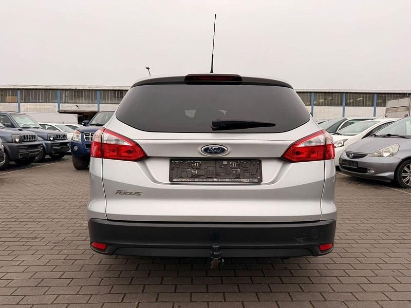 Gebraucht Ford Focus Trend 125 PS (91 kW) 2011 Silber Kombi