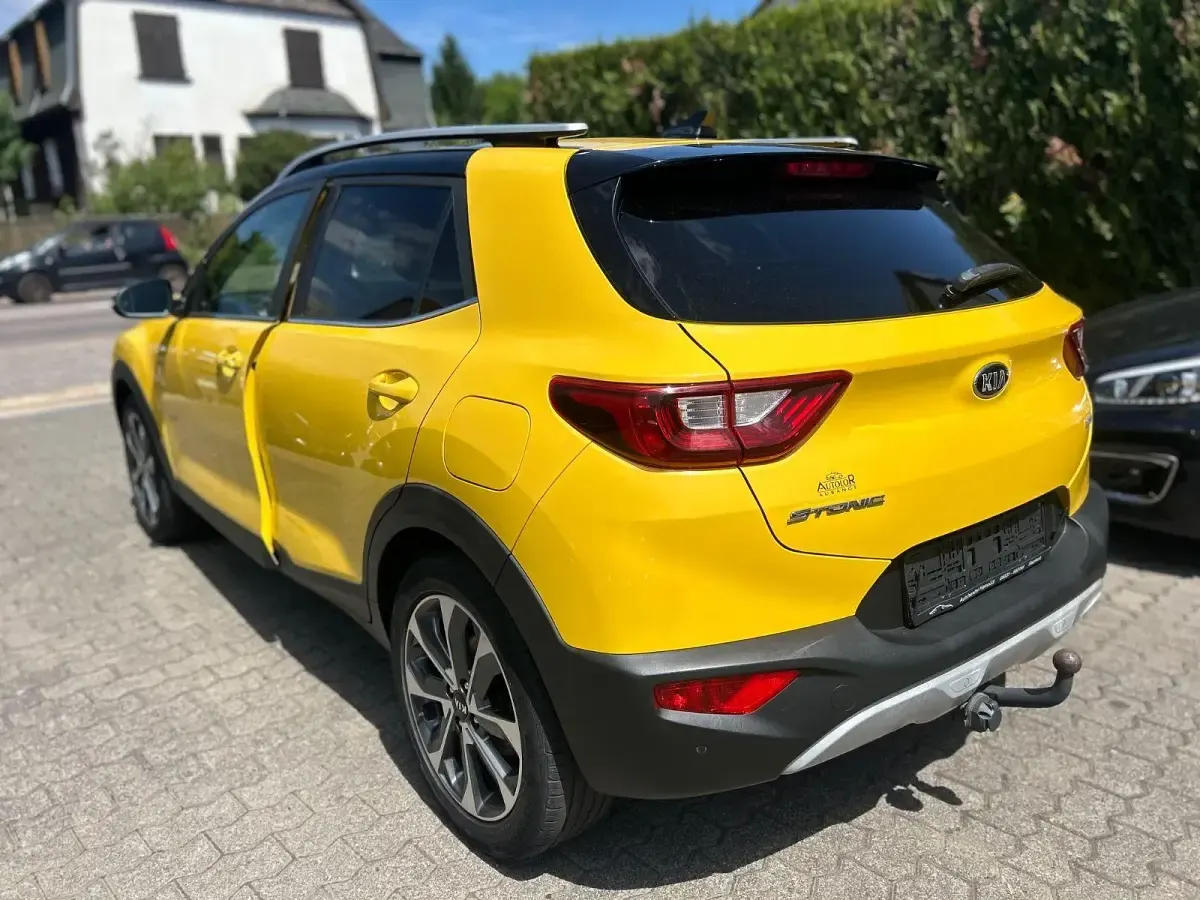 Gebraucht Kia Stonic 120 PS (88 kW) 2019 Gelb SUV