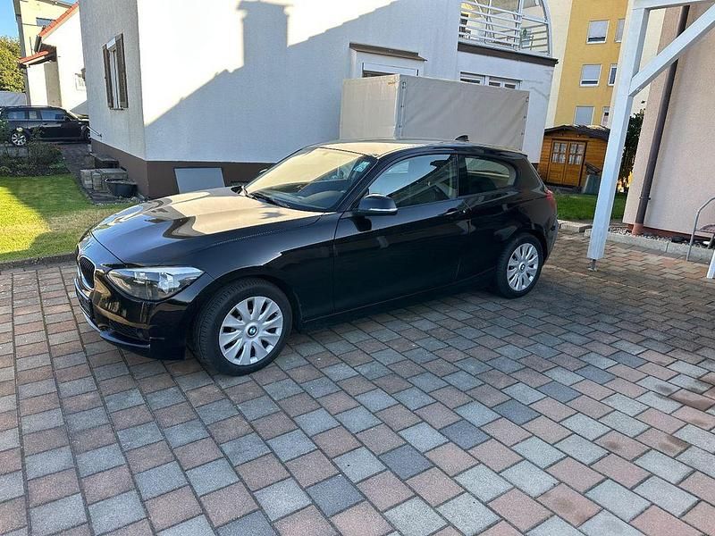 Schwarz Gebraucht 2013 BMW 114 Kleinwagen | 4.800 € (Superpreis) - Bild 1/4