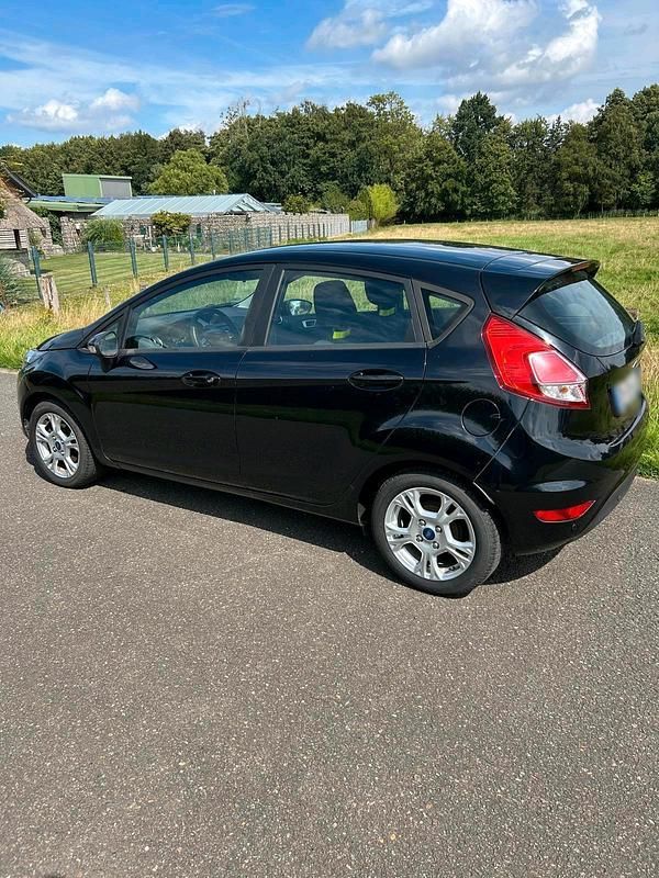 Gebraucht Ford Fiesta 82 PS (60 kW) 2013 Schwarz Kleinwagen