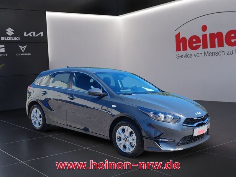 Neu Kia Ceed Vision 99 PS (72 kW) 2025 Andere farbe Kleinwagen