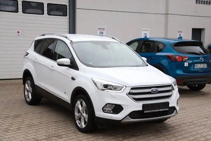 Gebraucht Ford Kuga Titanium 179 PS (131 kW) 2018 Weiß SUV