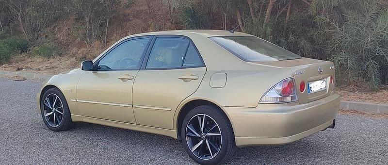 Gebraucht Lexus IS200 Luxury Line 155 PS (114 kW) 2002 Gold Limousine