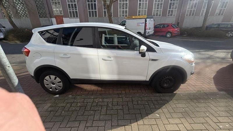 Gebraucht Ford Kuga 136 PS (100 kW) 2010 Weiß SUV
