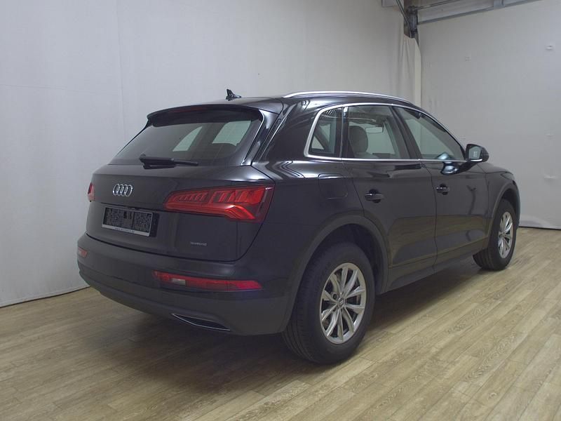 Second-hand Audi Q5 Ambiente 163 CP (119 kW) 2019 Negru SUV