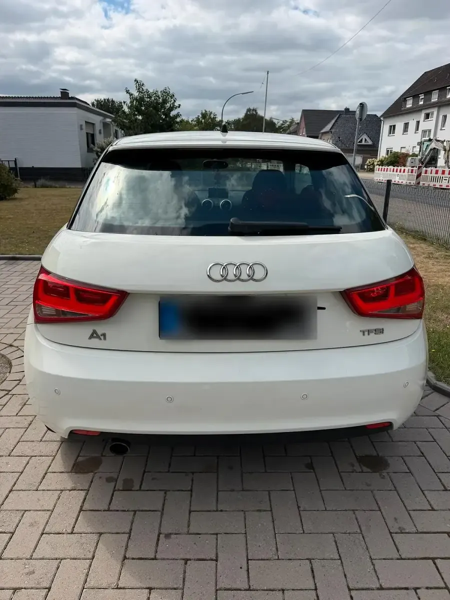 Gebraucht Audi A1 86 PS (63 kW) 2010 Weiß Kleinwagen