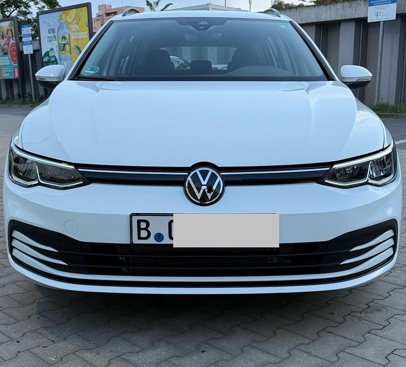 Weiß Gebraucht 2023 VW Golf VIII Life Kombi | 21.700 € (Superpreis) - Bild 1/4