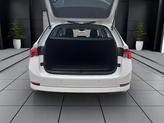 Gebraucht Skoda Octavia Style 116 PS (85 kW) 2023 Weiss Kombi