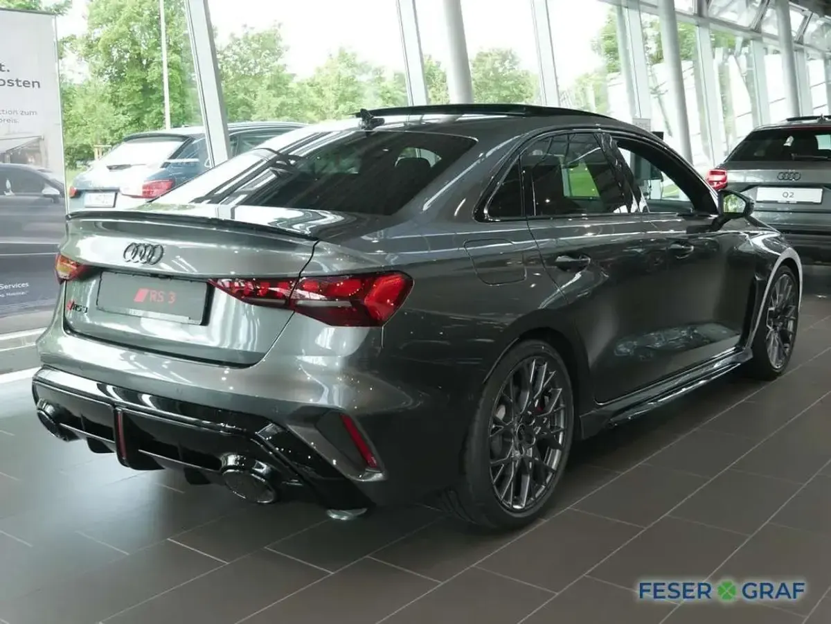 Neu Audi RS3 400 PS (294 kW) 2026 Daytonagrau perleffekt Limousine