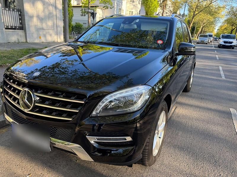 Schwarz Gebraucht 2013 Mercedes ML350 SUV | 19.900 € (Etwas zu teuer) - Bild 1/4