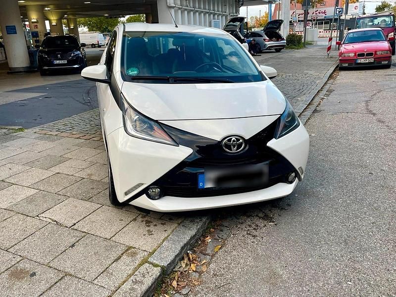 Weiß Gebraucht 2018 Toyota Aygo Kleinwagen | 6.500 € (Superpreis) - Bild 1/4