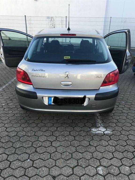 Grau Gebraucht 2003 Peugeot 307 Limousine | 2.500 € (Fairer Preis) - Bild 1/4