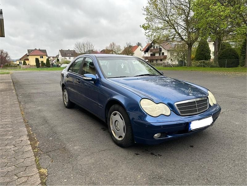 Blau Gebraucht 2003 Mercedes C180 Limousine | 1.800 € - Bild 1/4