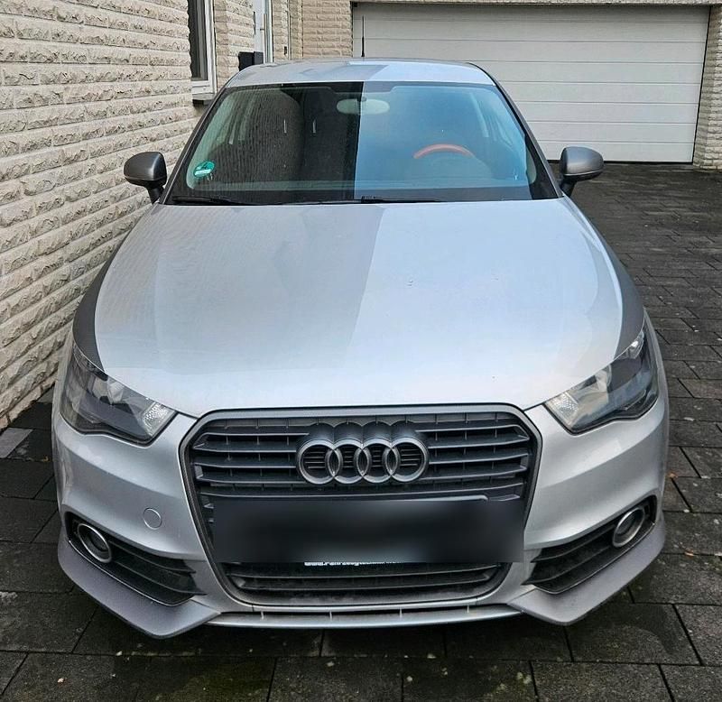 Silber Gebraucht 2010 Audi A1 Kleinwagen | 10.499 € - Bild 1/4
