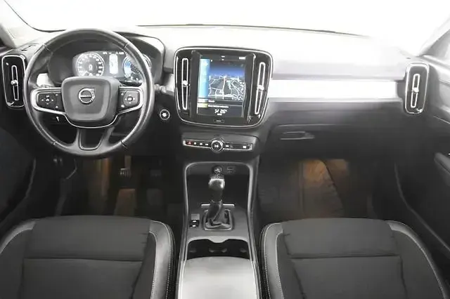 Gebraucht Volvo XC40 Momentum 150 PS (110 kW) 2019 Schwarz (metallic) SUV