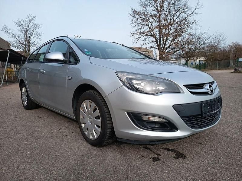 Gebraucht Opel Astra Edition 110 PS (80 kW) 2013 Silber Kombi