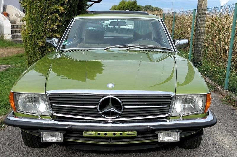 Grün Gebraucht 1976 Mercedes 350 Coupé | 29.900 € - Bild 1/4