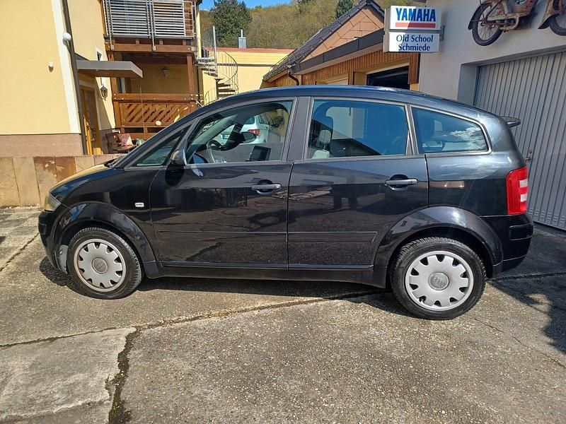 Second-hand Audi A2 75 CP (55 kW) 2001 Negru Hatchback