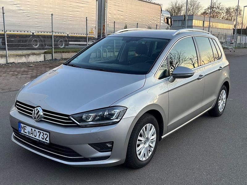 Silber Gebraucht 2017 VW Golf Sportsvan Highline Van / Kleinbus | 12.400 € (Fairer Preis) - Bild 1/4