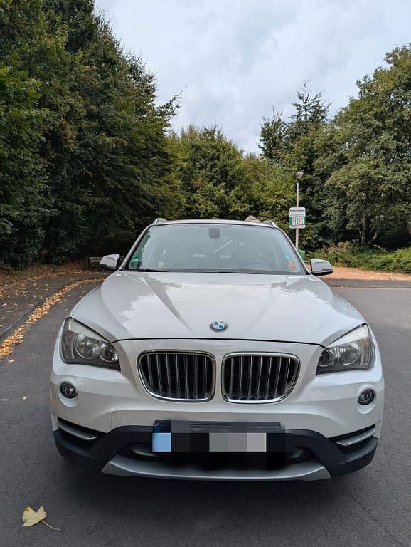 Weiß Gebraucht 2013 BMW X1 xLine SUV | 9.100 € (Fairer Preis) - Bild 1/4