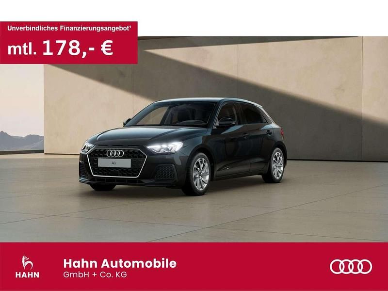 Mythosschwarz metallic Neu 2025 Audi A1 Advanced Plus Kleinwagen | 26.124 € (Guter Preis) - Bild 1/3