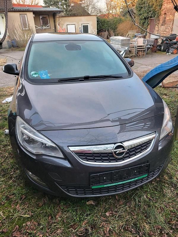 Gebraucht Opel Astra 120 PS (88 kW) 2012 Andere farben Kleinwagen