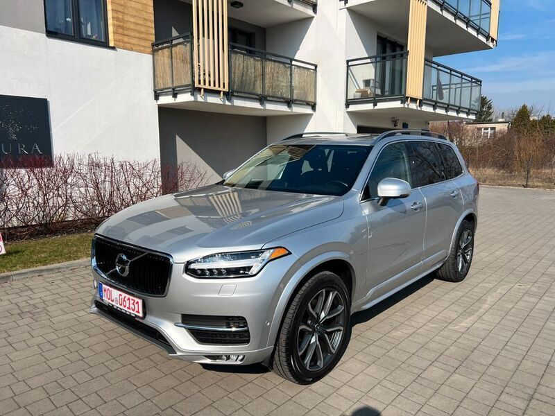 Bright silver metallic / metal Gebraucht 2017 Volvo XC90 Momentum SUV | 30.950 € (Fairer Preis) - Bild 1/4
