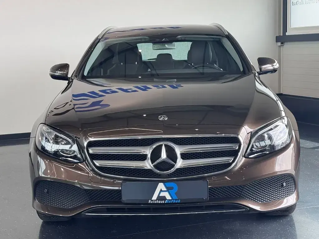 Gebraucht Mercedes E220 194 PS (142 kW) 2017 Braun Limousine