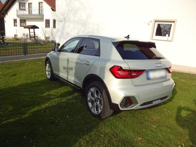 Gebraucht Audi A1 S-Line 150 PS (110 kW) 2024 Silber SUV