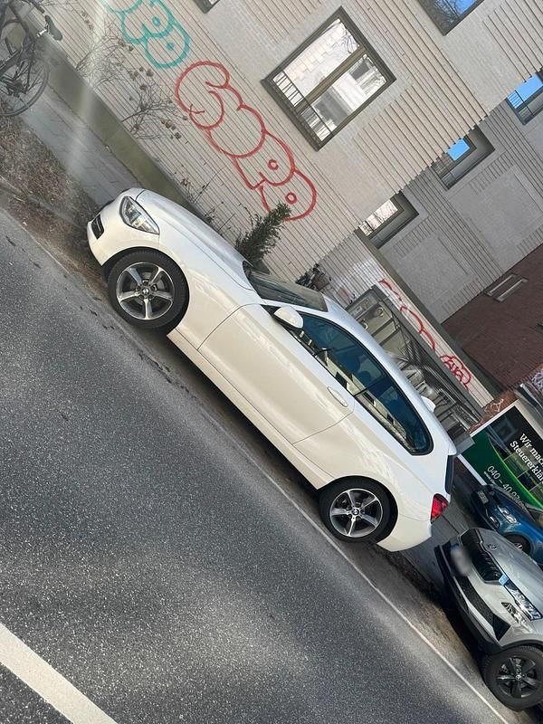 Gebraucht BMW 116 Sport Line 136 PS (100 kW) 2014 Weiß Kleinwagen