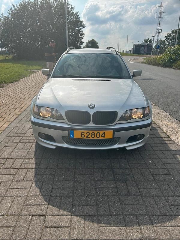 Grau Gebraucht 2002 BMW 330 M Sport Kombi | 5.490 € - Bild 1/4