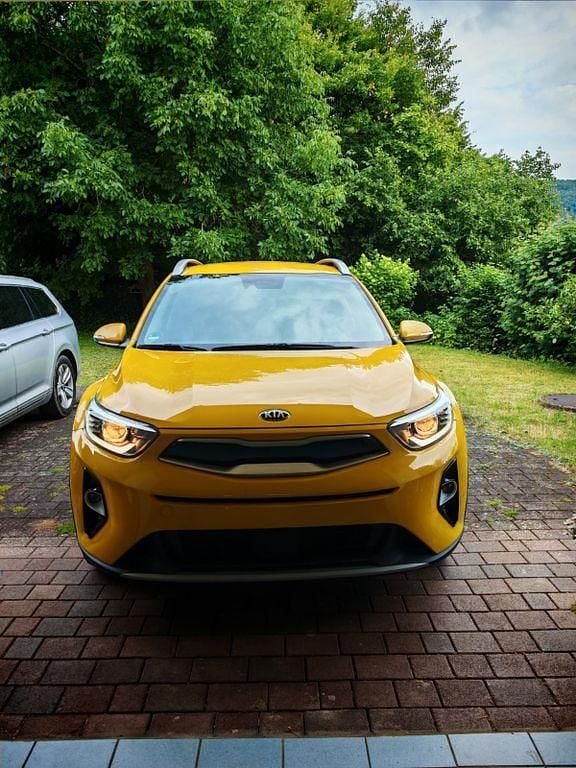 Gelb Gebraucht 2020 Kia Stonic Spirit SUV | 13.500 € (Fairer Preis) - Bild 1/4