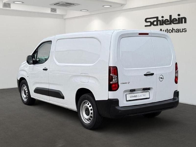 Nowe Opel Combo-e Life 100 kW (136 KM) 2025 Biały Minivan