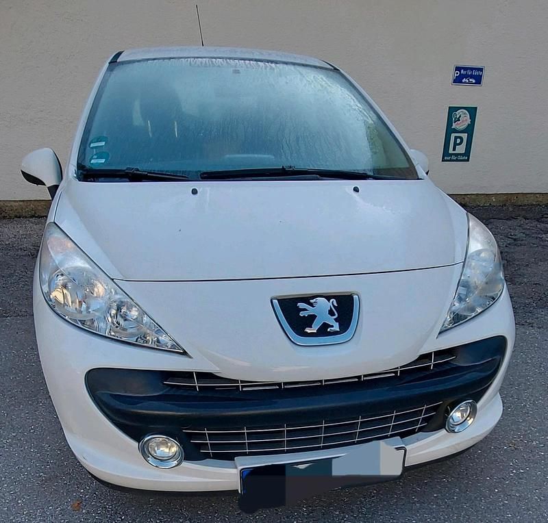 Gebraucht Peugeot 207 73 PS (53 kW) 2009 Weiß Limousine