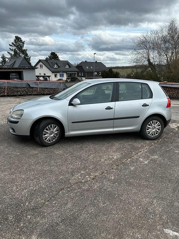 Gebraucht VW Golf V 90 PS (66 kW) 2004 Silber Kleinwagen