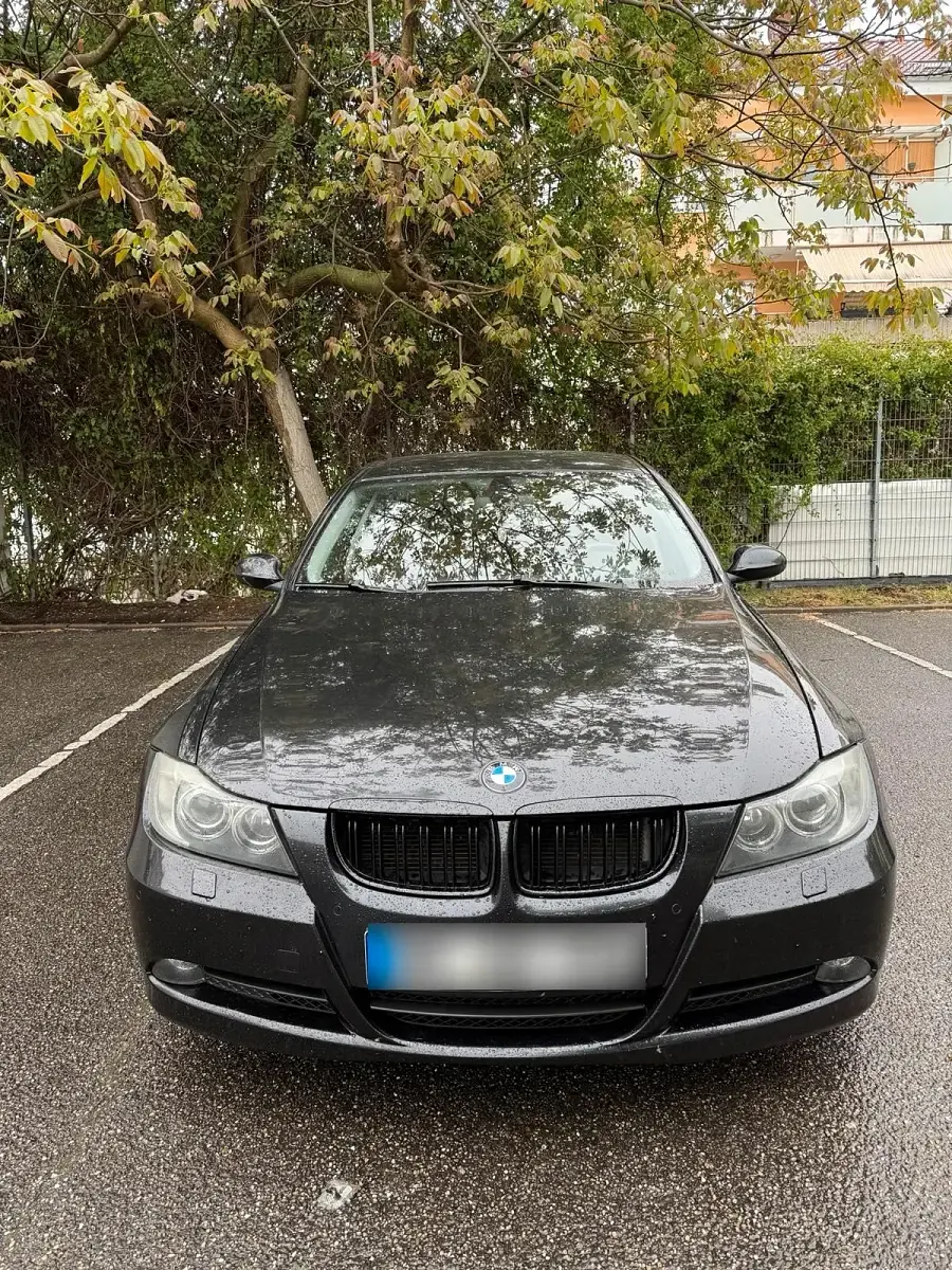 Gebraucht BMW 325 Basis 218 PS (160 kW) 2006 Schwarz Limousine