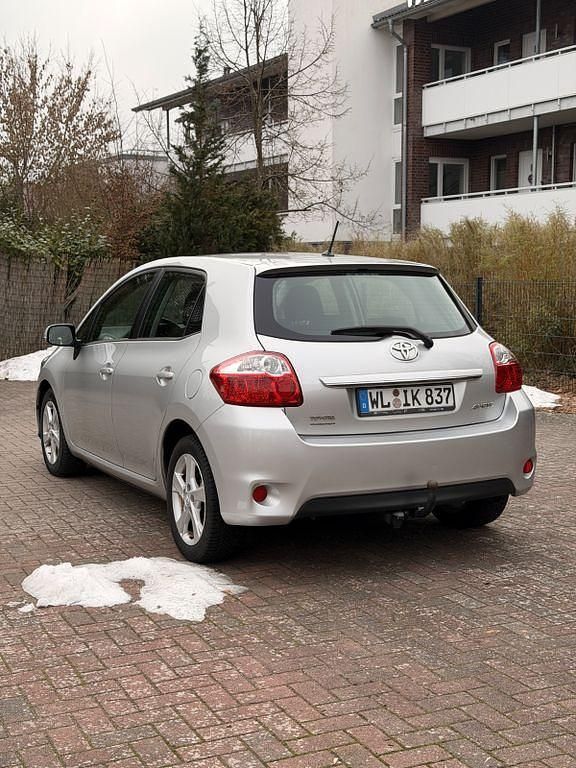 Gebraucht Toyota Auris 132 PS (97 kW) 2012 Silber Limousine