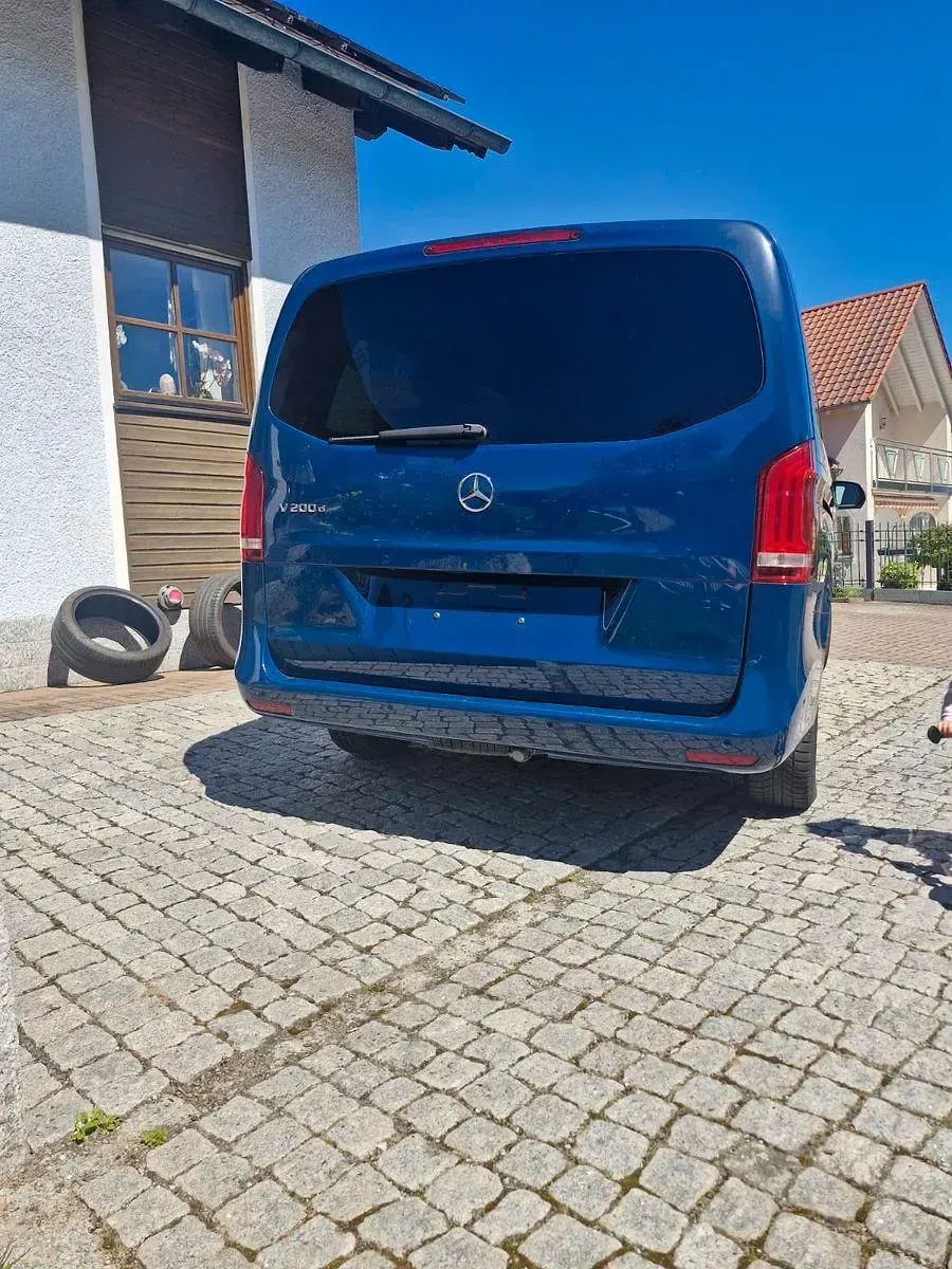 Gebraucht Mercedes V200 136 PS (100 kW) 2017 Blau Van / Kleinbus