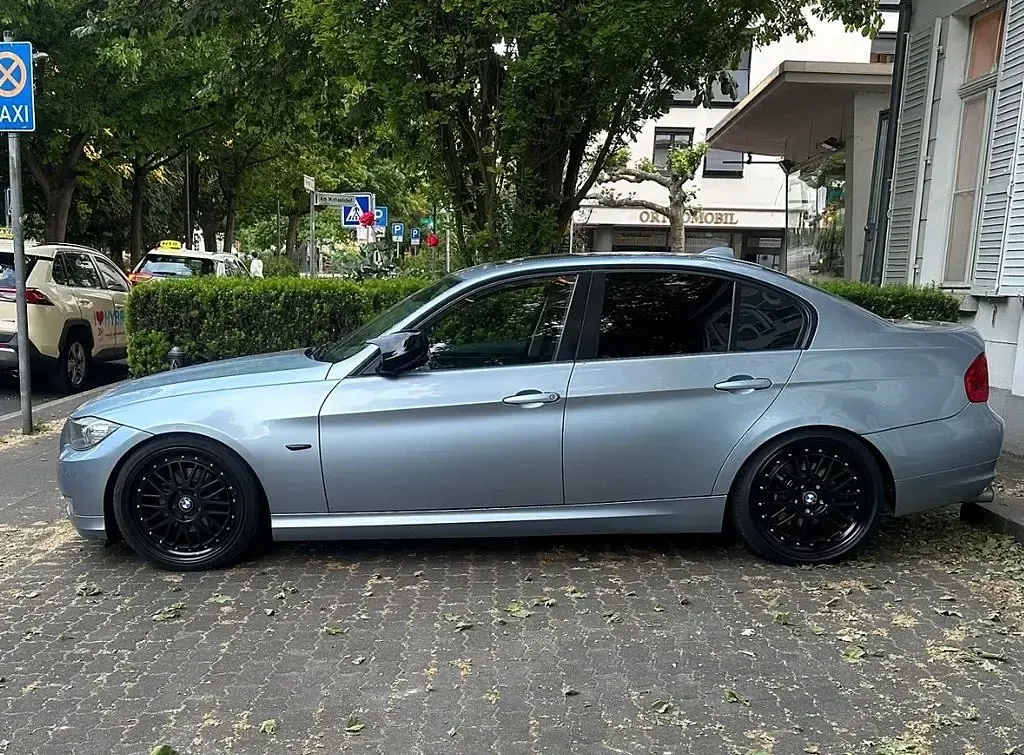 Gebraucht BMW 320 Performance 170 PS (125 kW) 2009 Blau Limousine