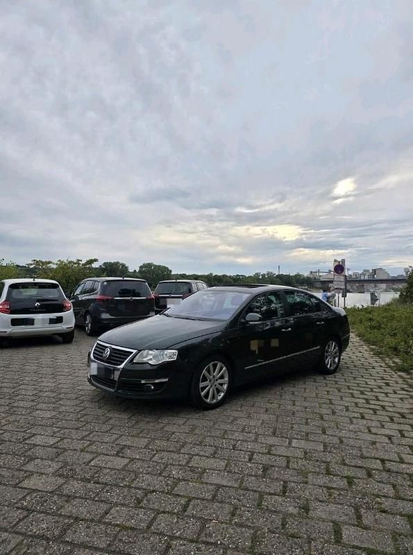 Grün Gebraucht 2008 VW Passat R Limousine | 2.500 € (Guter Preis) - Bild 1/4