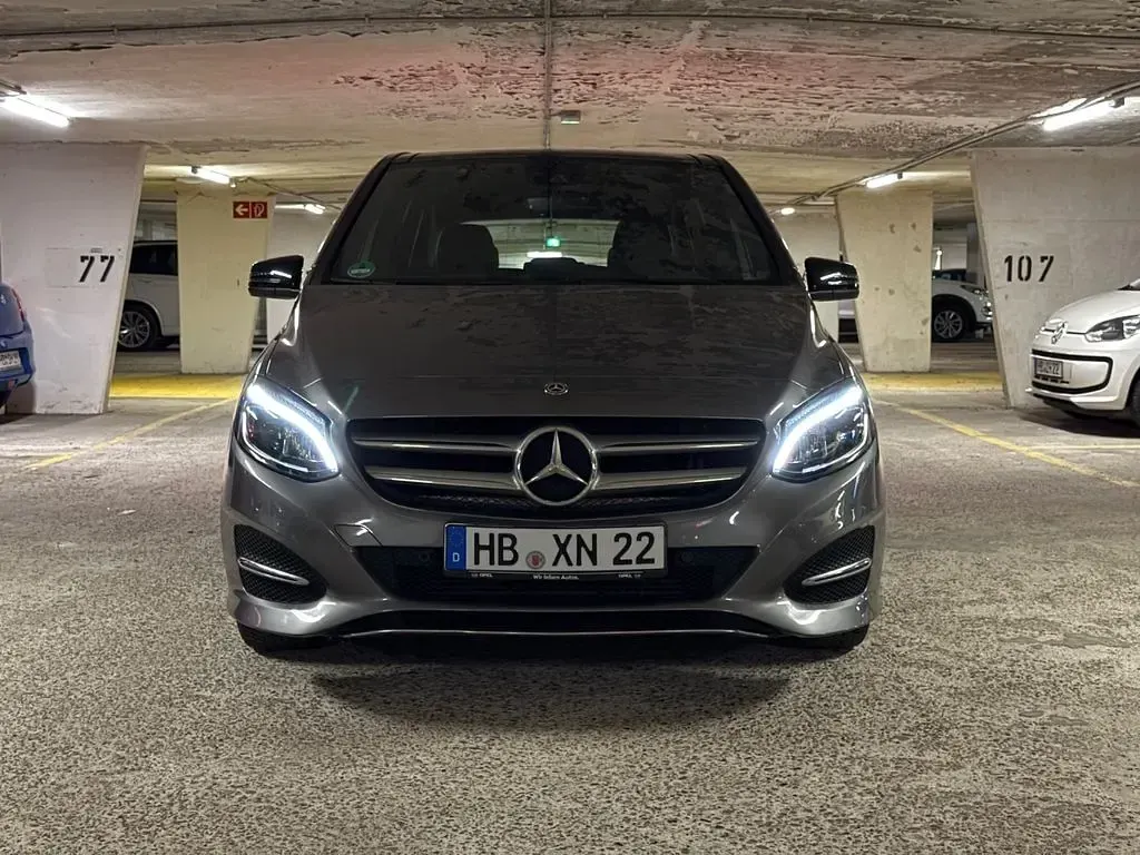 Gebraucht Mercedes B200 AMG line 136 PS (100 kW) 2017 Grau Van / Kleinbus