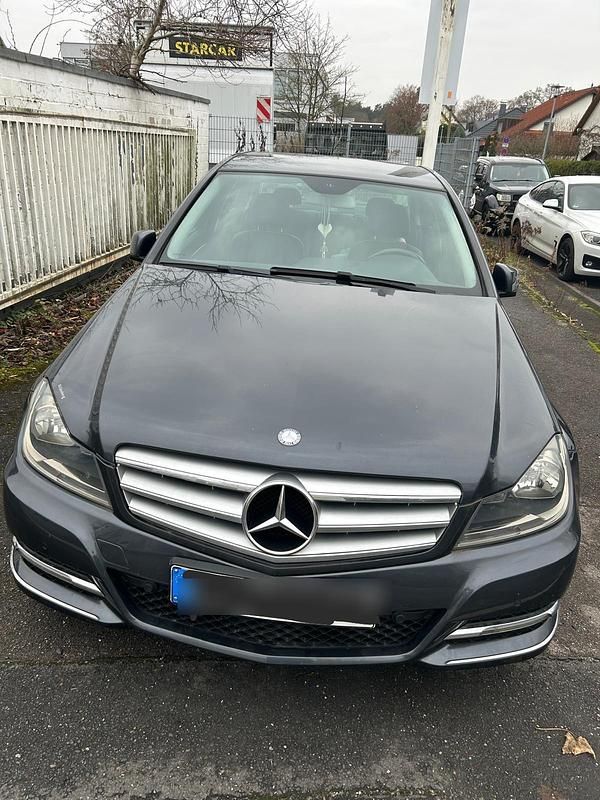Silber Gebraucht 2011 Mercedes C250 Limousine | 9.800 € (Guter Preis) - Bild 1/4