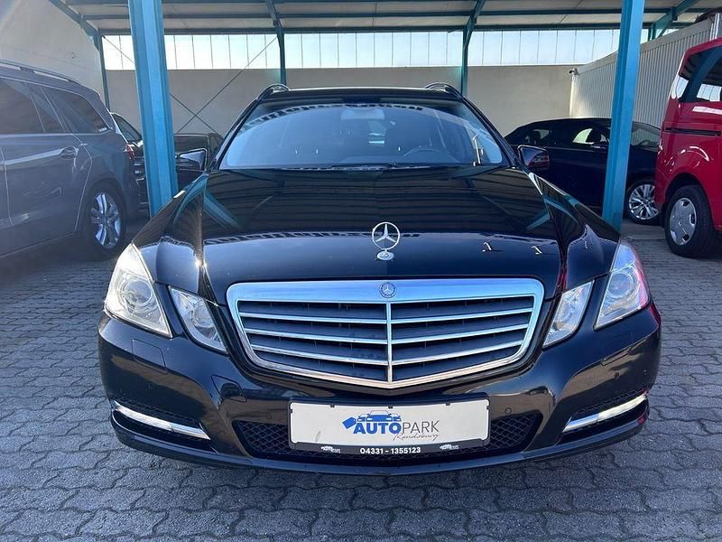 Second-hand Mercedes E220 170 CP (125 kW) 2012 Negru Break
