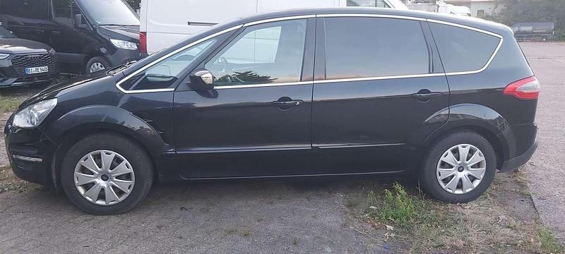 Grün Gebraucht 2012 Ford S-MAX Titanium Van / Kleinbus | 5.850 € (Superpreis) - Bild 1/4
