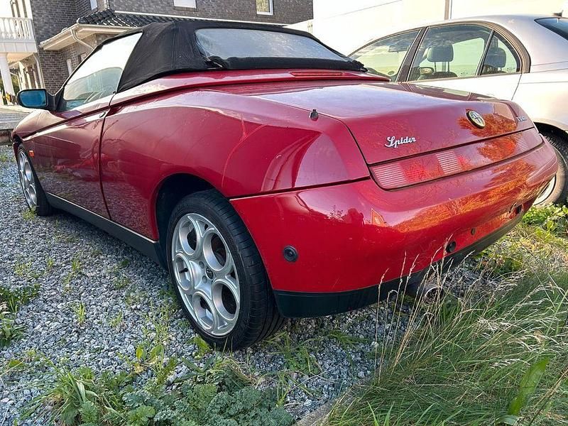Gebraucht Alfa Romeo Spider 150 PS (110 kW) 1996 Rot Cabrio
