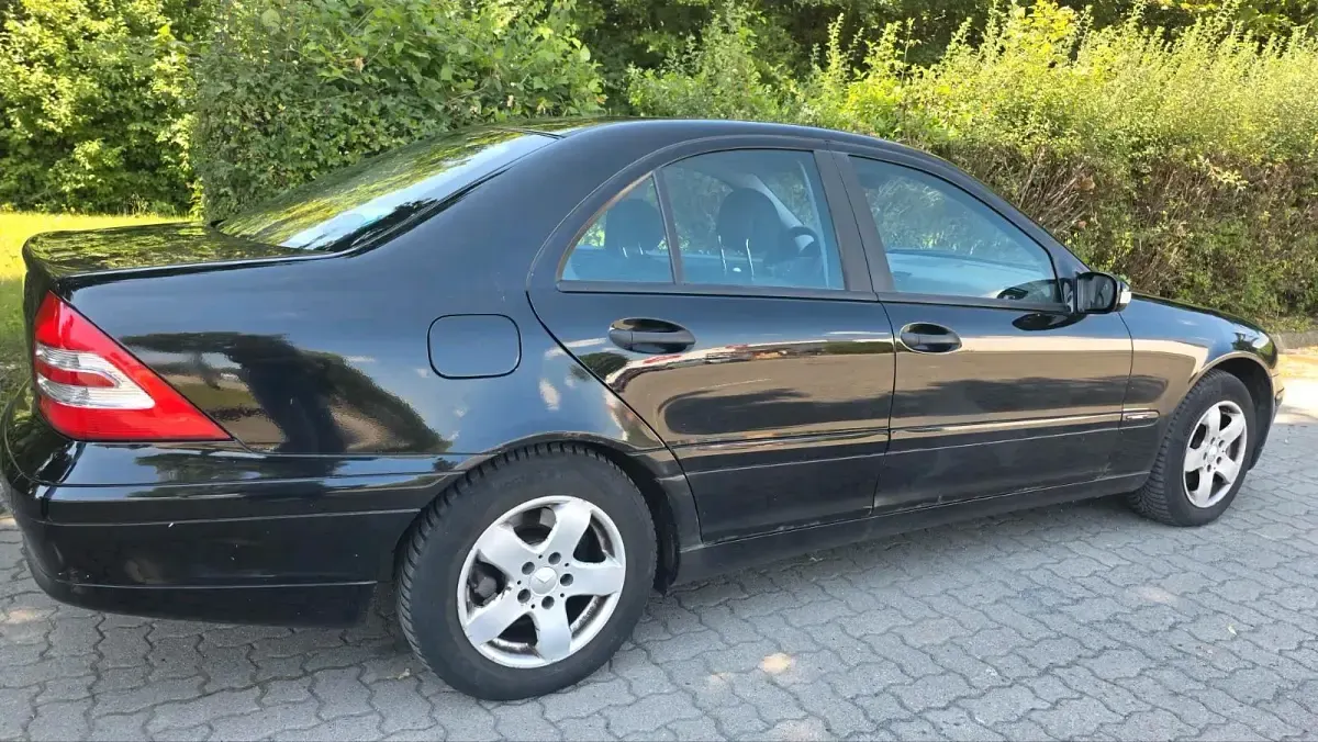 Gebraucht Mercedes C180 142 PS (104 kW) 2005 Schwarz Limousine