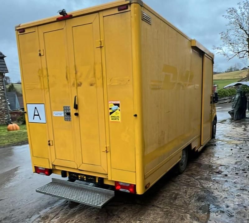 Second-hand Iveco 35.12 106 CP (77 kW) 2011 Galben Van