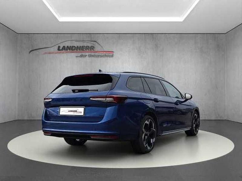 Neu Skoda Superb 193 PS (141 kW) 2025 Cobalt blau metallic Kombi